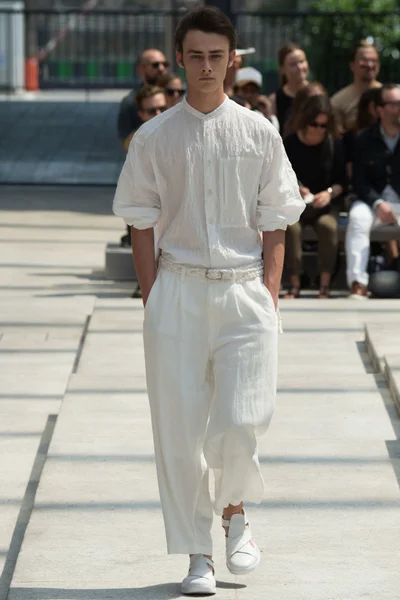 Look 3